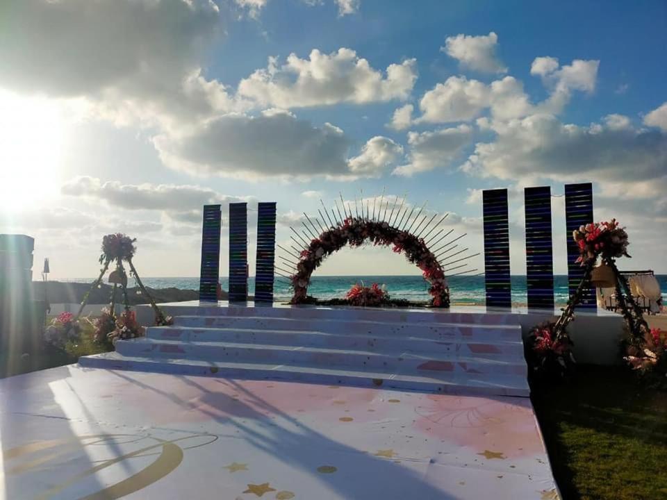 보그 엘 아랍 비치 호텔 보르그 엘 아랍 외부 사진 The stage of the 2011 edition of the festival