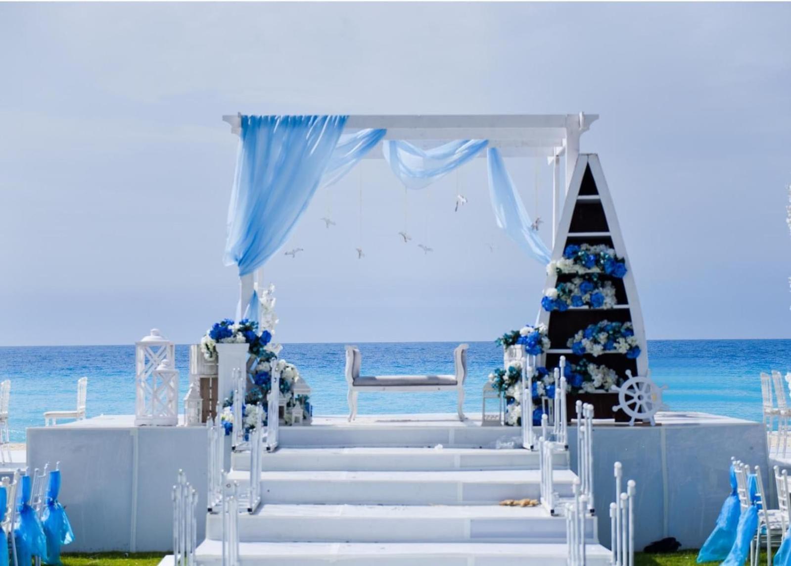 보그 엘 아랍 비치 호텔 보르그 엘 아랍 외부 사진 A beach wedding