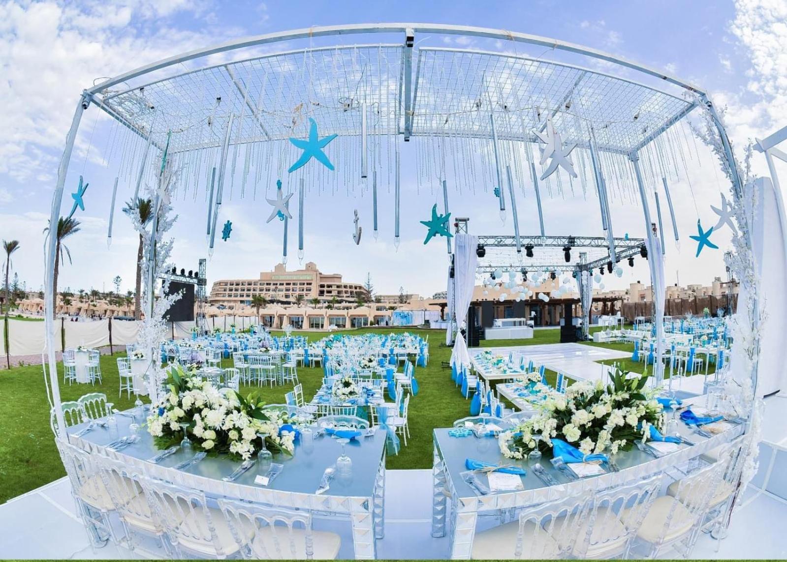보그 엘 아랍 비치 호텔 보르그 엘 아랍 외부 사진 The lawn at the Jumeirah Beach Hotel