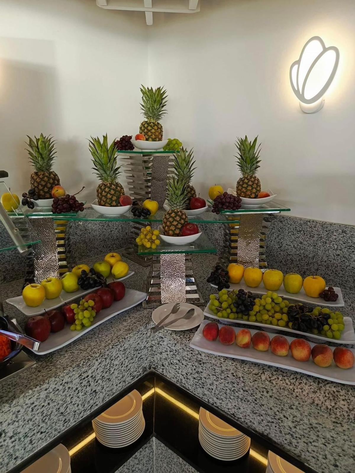 보그 엘 아랍 비치 호텔 보르그 엘 아랍 외부 사진 Fruit display