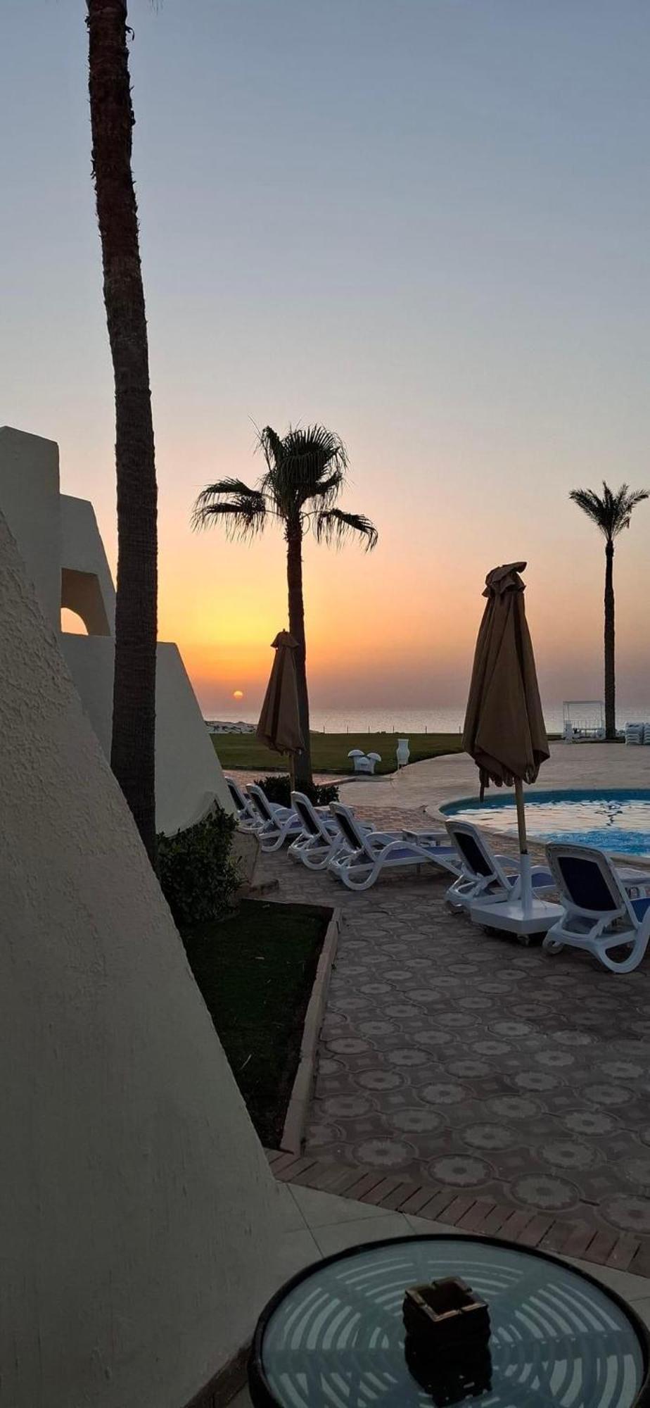 보그 엘 아랍 비치 호텔 보르그 엘 아랍 외부 사진 Sunset at the hotel