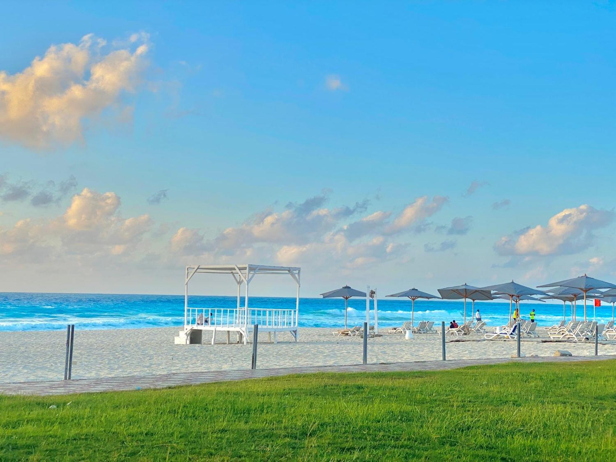 보그 엘 아랍 비치 호텔 보르그 엘 아랍 외부 사진 The beach at the Hilton Tel Aviv