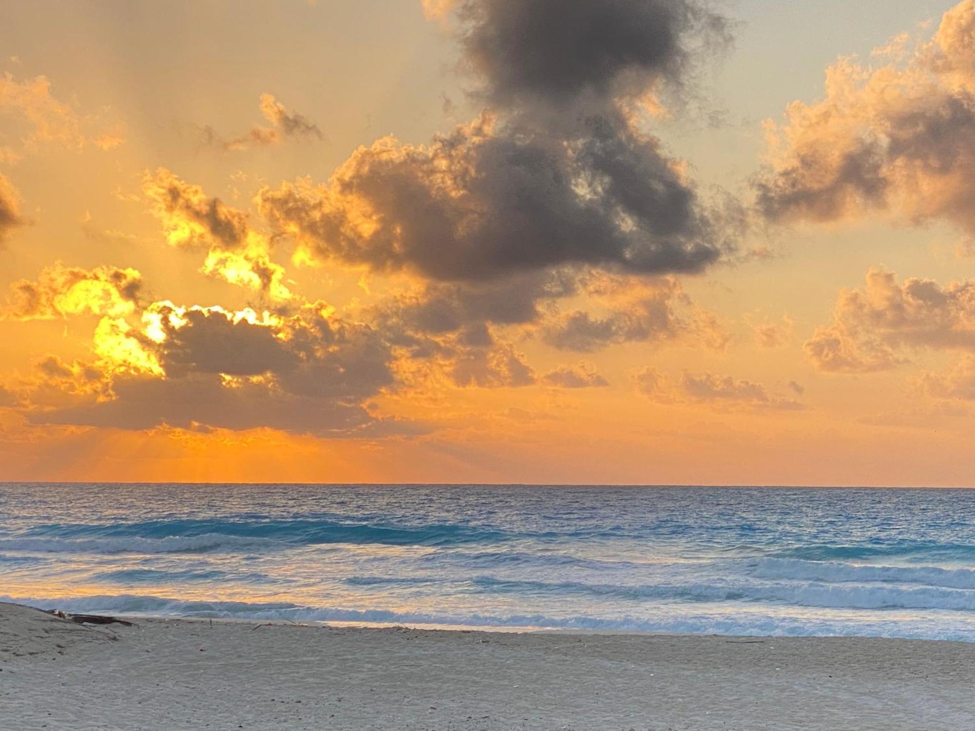 보그 엘 아랍 비치 호텔 보르그 엘 아랍 외부 사진 Sunset at the beach